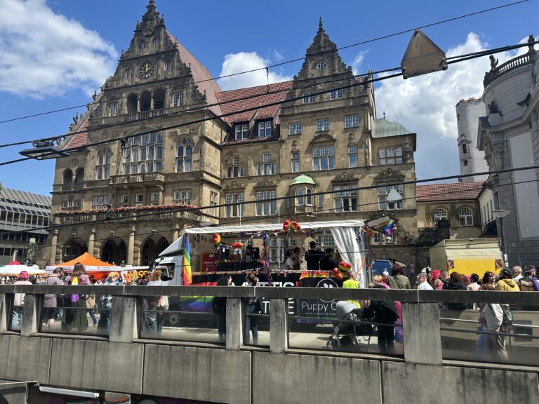 10.000 Menschen zeigen Haltung beim Bielefelder Christopher Street Day